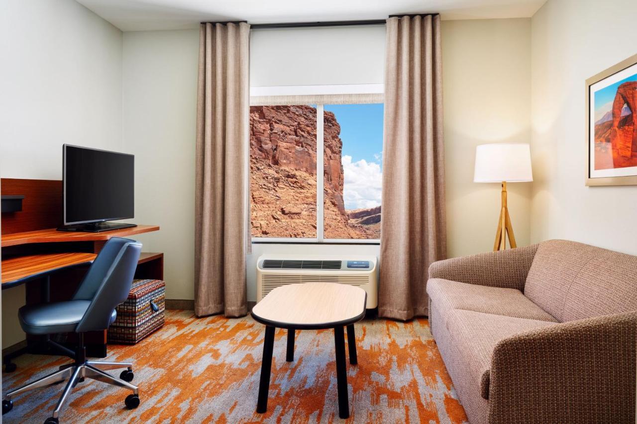 Fairfield Inn & Suites By Marriott Moab Bagian luar foto